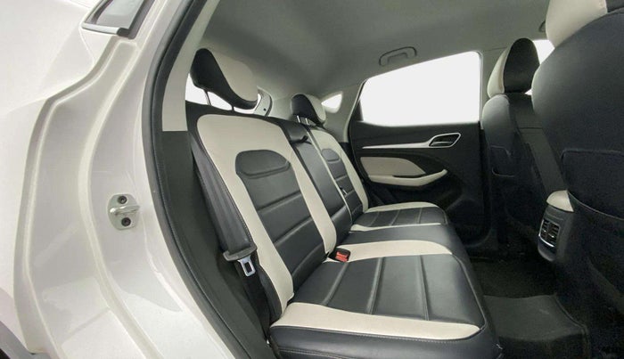 2022 MG ASTOR STYLE 1.5 MT, Petrol, Manual, 13,021 km, Right Side Rear Door Cabin