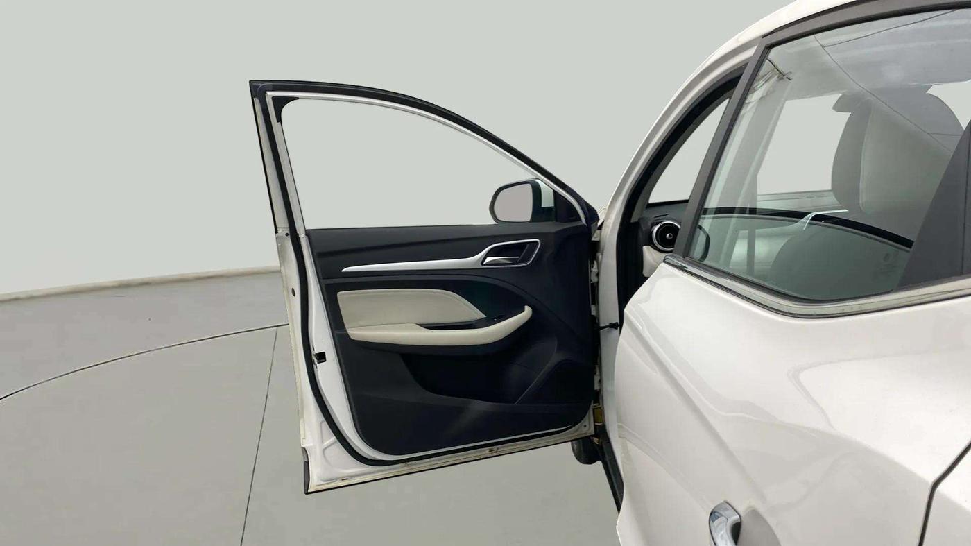 2022 MG ASTOR STYLE 1.5 MT, Petrol, Manual, 13,021 km, LHS Front Door
