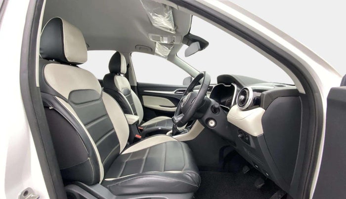2022 MG ASTOR STYLE 1.5 MT, Petrol, Manual, 13,021 km, Right Side Front Door Cabin
