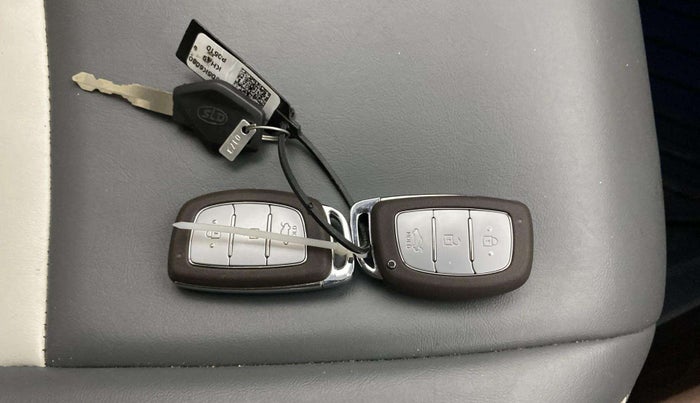 2023 Hyundai AURA SX 1.2 CNG, CNG, Manual, 56,276 km, Key Close Up