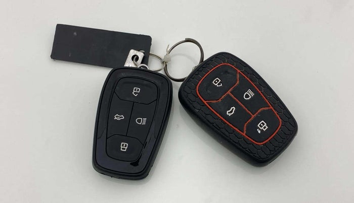 2022 Tata TIGOR XZ PLUS CNG DUAL TONE, CNG, Manual, 65,300 km, Key Close Up