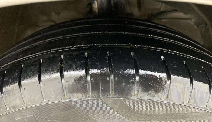 2020 Maruti Swift ZXI PLUS, Petrol, Manual, 33,941 km, Right Front Tyre Tread