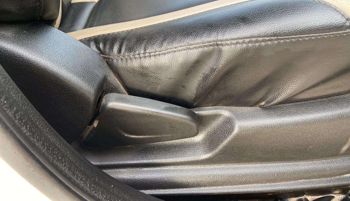 2018 Renault Kwid RXT 1.0 (O), Petrol, Manual, 68,176 km, Driver Side Adjustment Panel