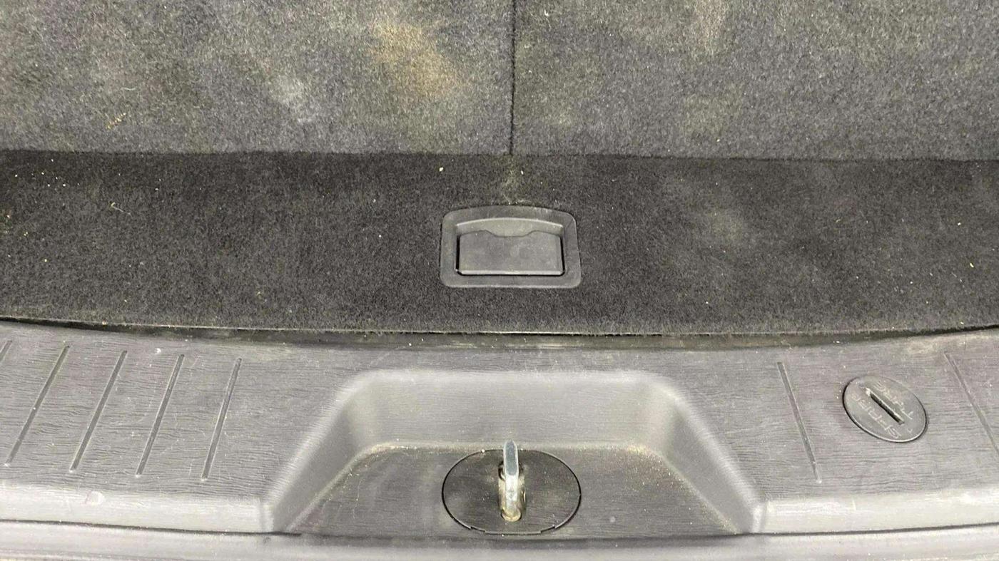 2021 Mahindra XUV500 W11 AT, Diesel, Automatic, 97,355 km, Boot Inside