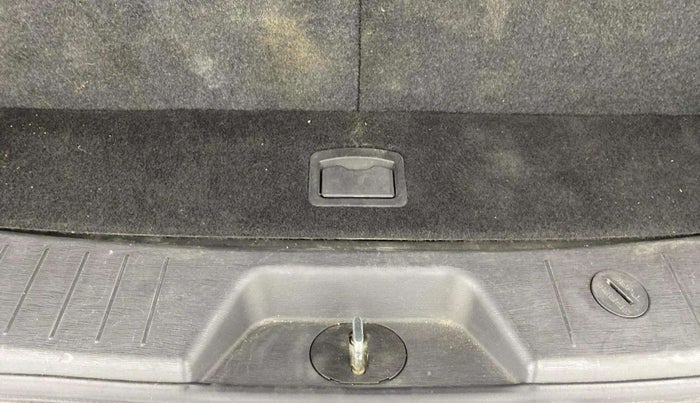 2021 Mahindra XUV500 W11 AT, Diesel, Automatic, 97,327 km, Boot Inside
