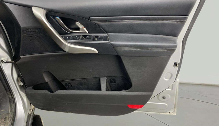 2021 Mahindra XUV500 W11 AT, Diesel, Automatic, 97,327 km, Driver Side Door Panels Control