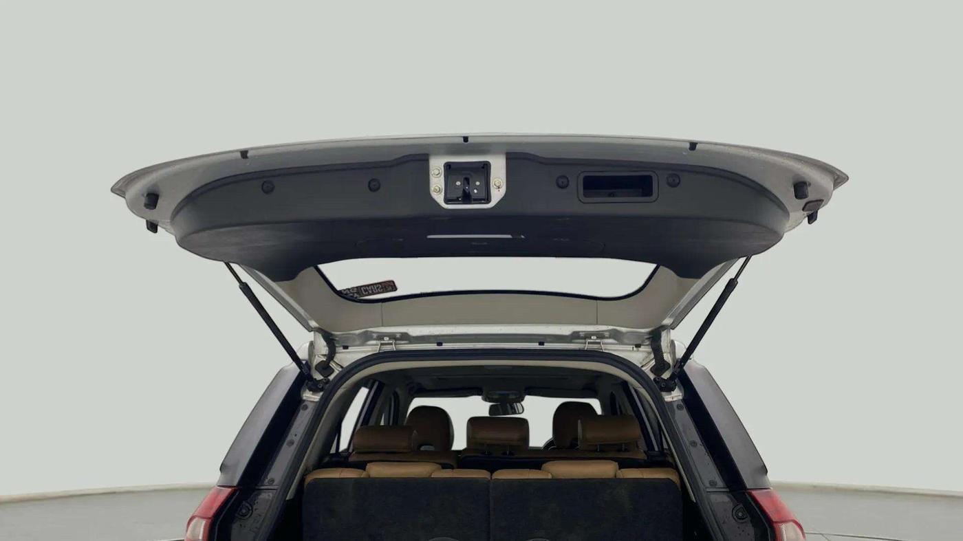 2021 Mahindra XUV500 W11 AT, Diesel, Automatic, 97,355 km, Boot Door Open