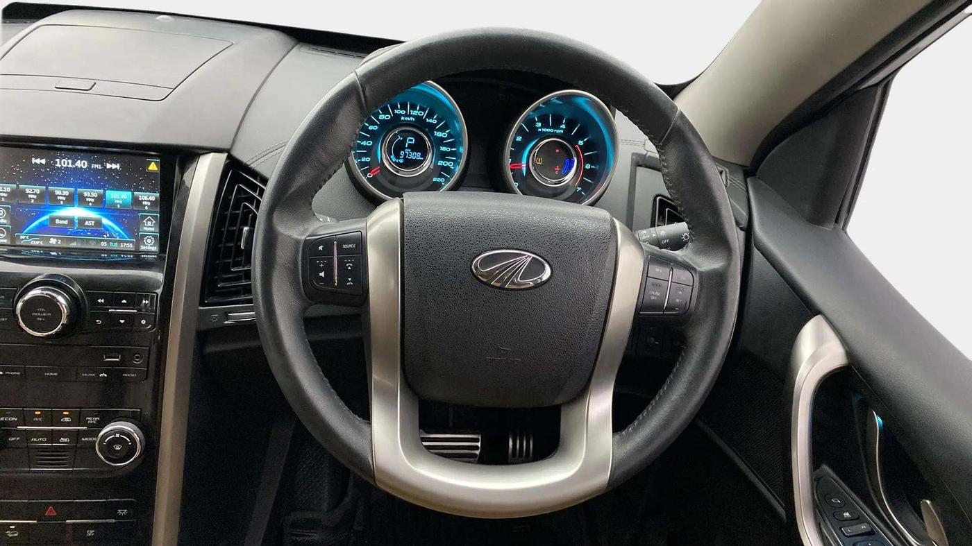 2021 Mahindra XUV500 W11 AT, Diesel, Automatic, 97,355 km, Steering Wheel Close Up