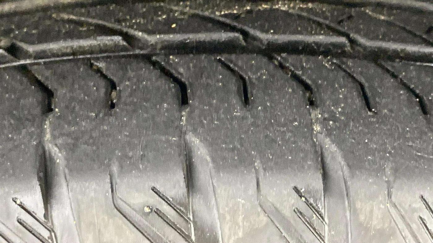 2021 Mahindra XUV500 W11 AT, Diesel, Automatic, 97,355 km, Right Front Tyre Tread