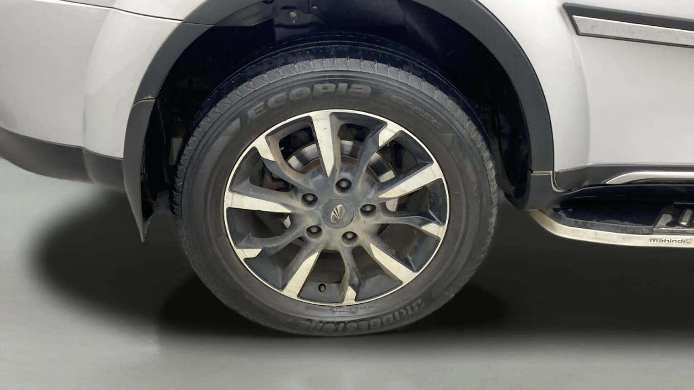 2021 Mahindra XUV500 W11 AT, Diesel, Automatic, 97,355 km, Right Rear Wheel