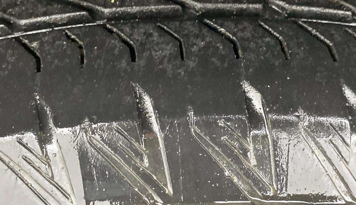 2021 Mahindra XUV500 W11 AT, Diesel, Automatic, 97,327 km, Left Front Tyre Tread