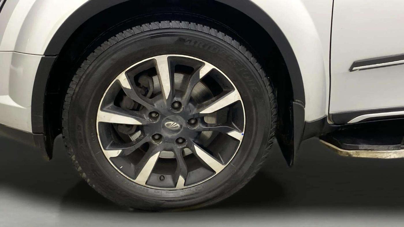 2021 Mahindra XUV500 W11 AT, Diesel, Automatic, 97,355 km, Left Front Wheel