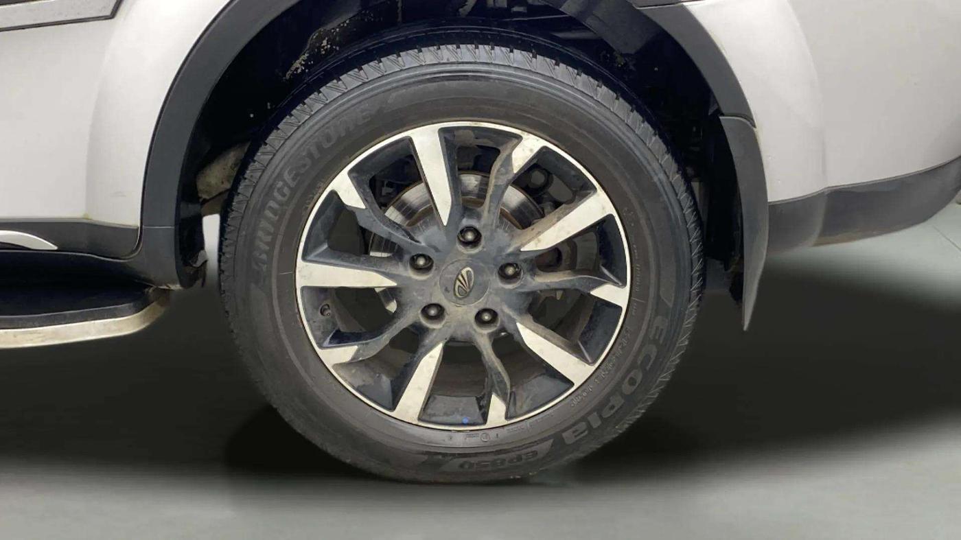 2021 Mahindra XUV500 W11 AT, Diesel, Automatic, 97,355 km, Left Rear Wheel