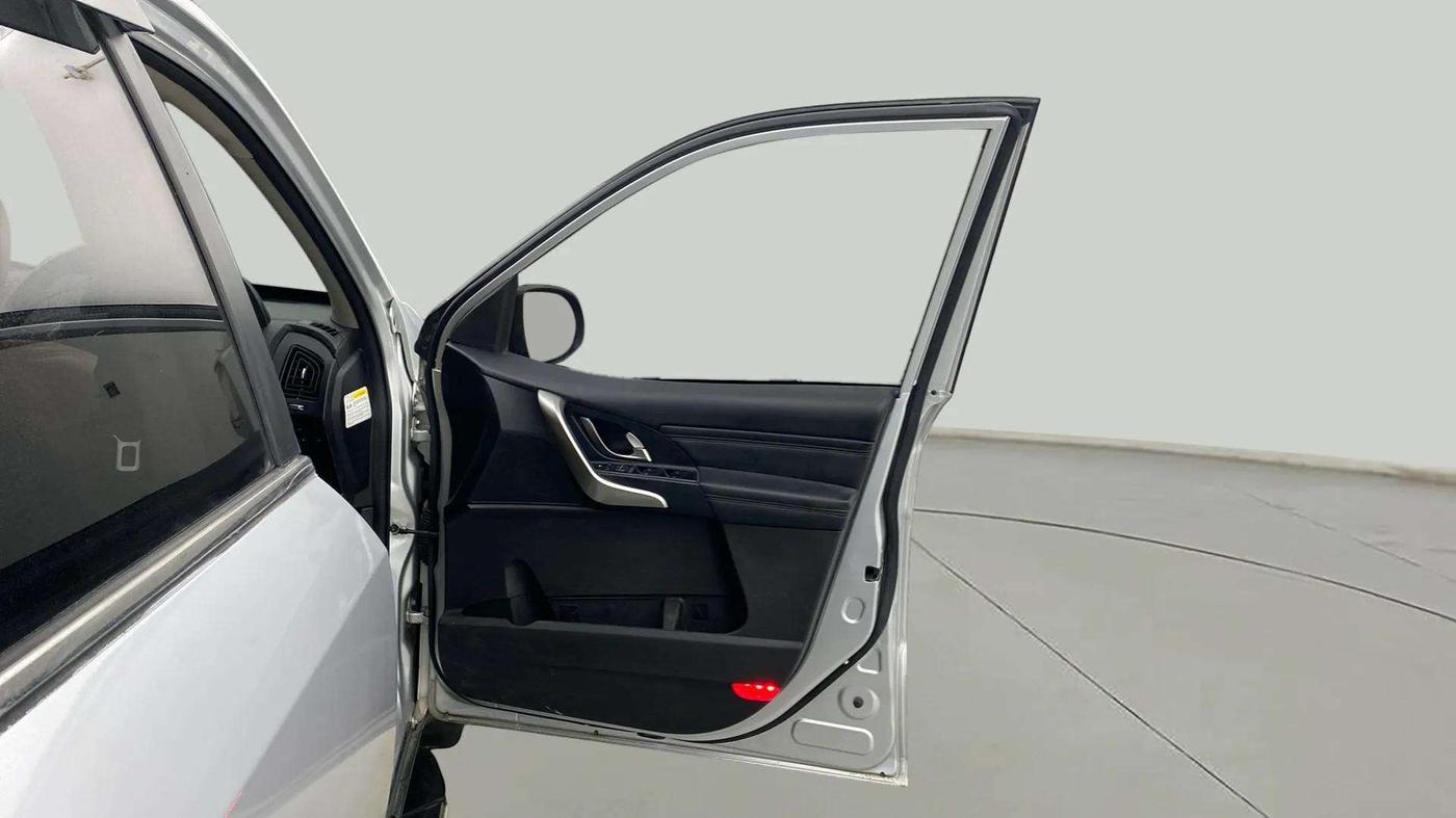 2021 Mahindra XUV500 W11 AT, Diesel, Automatic, 97,355 km, RHS Front Door