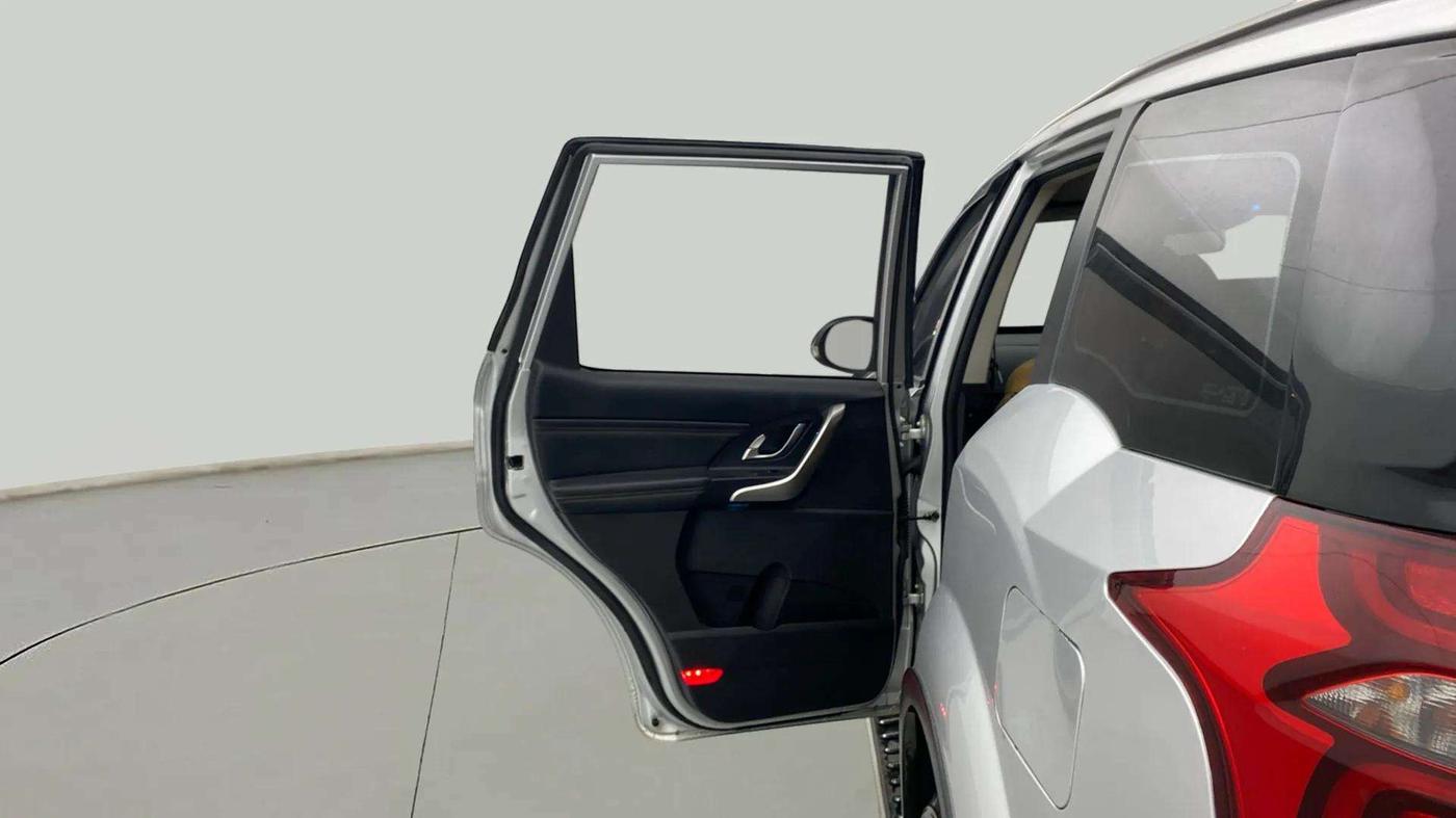 2021 Mahindra XUV500 W11 AT, Diesel, Automatic, 97,355 km, LHS Rear Door