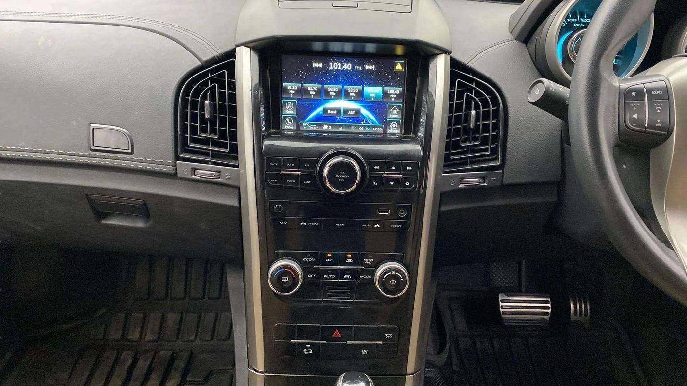 2021 Mahindra XUV500 W11 AT, Diesel, Automatic, 97,355 km, Air Conditioner