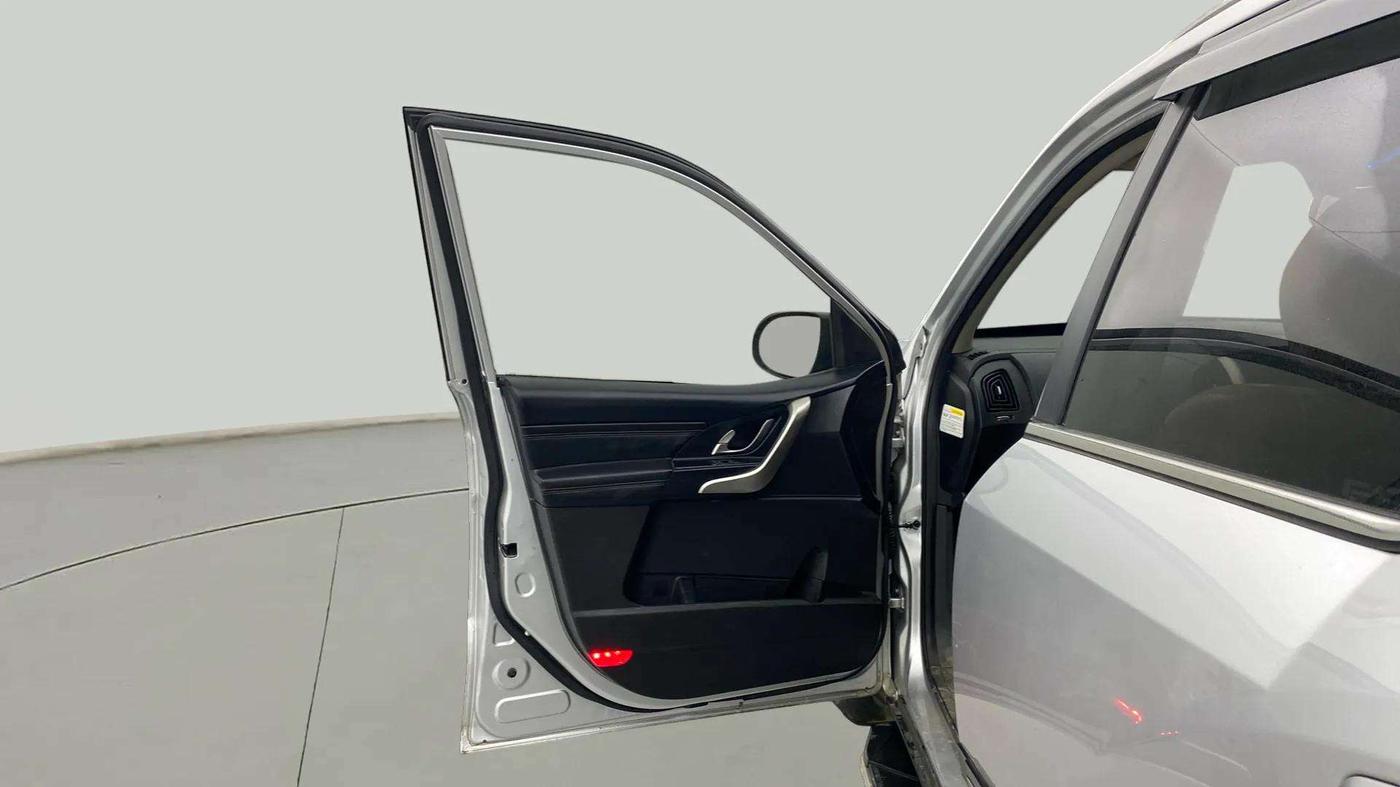 2021 Mahindra XUV500 W11 AT, Diesel, Automatic, 97,355 km, LHS Front Door