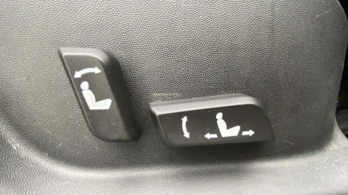 2021 Mahindra XUV500 W11 AT, Diesel, Automatic, 97,355 km, Driver Side Adjustment Panel