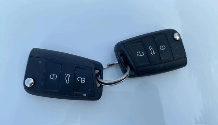 2023 Volkswagen VIRTUS HIGHLINE TSI 1.0 MT, Petrol, Manual, 66,305 km, Key Close Up
