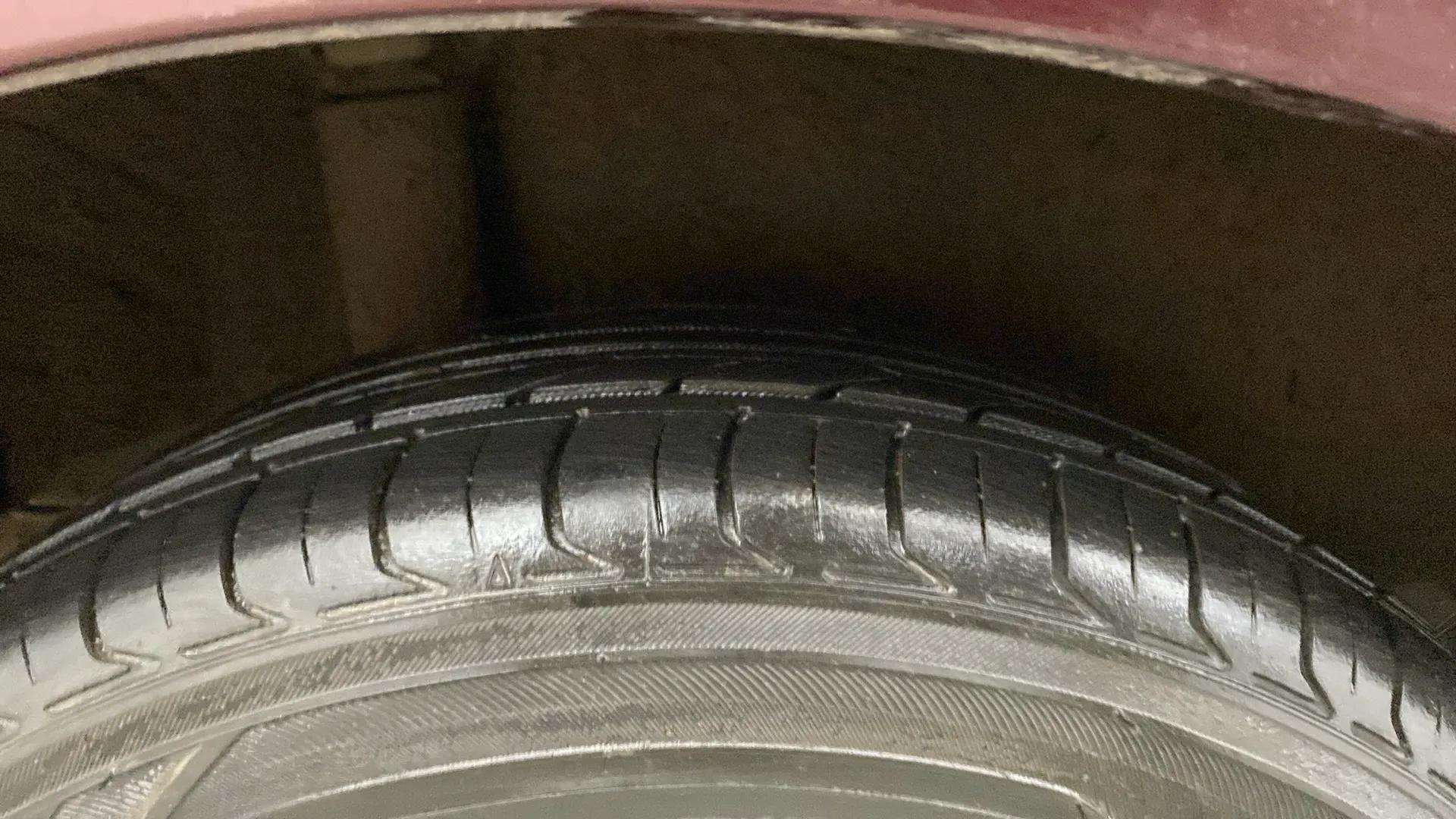 RHS-Rear-Tyre-Tread-19