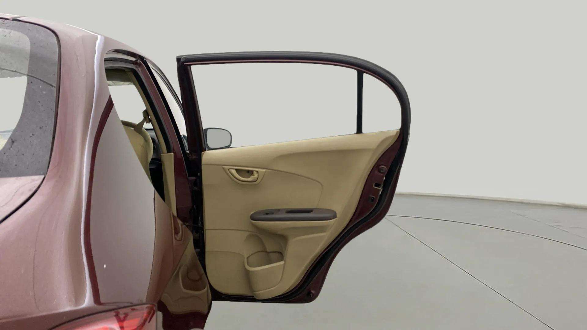 RHS-Rear-Door-Open-33