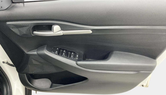 2023 KIA SELTOS HTE 1.5D IMT, Diesel, Manual, 19,460 km, Driver Side Door Panels Control