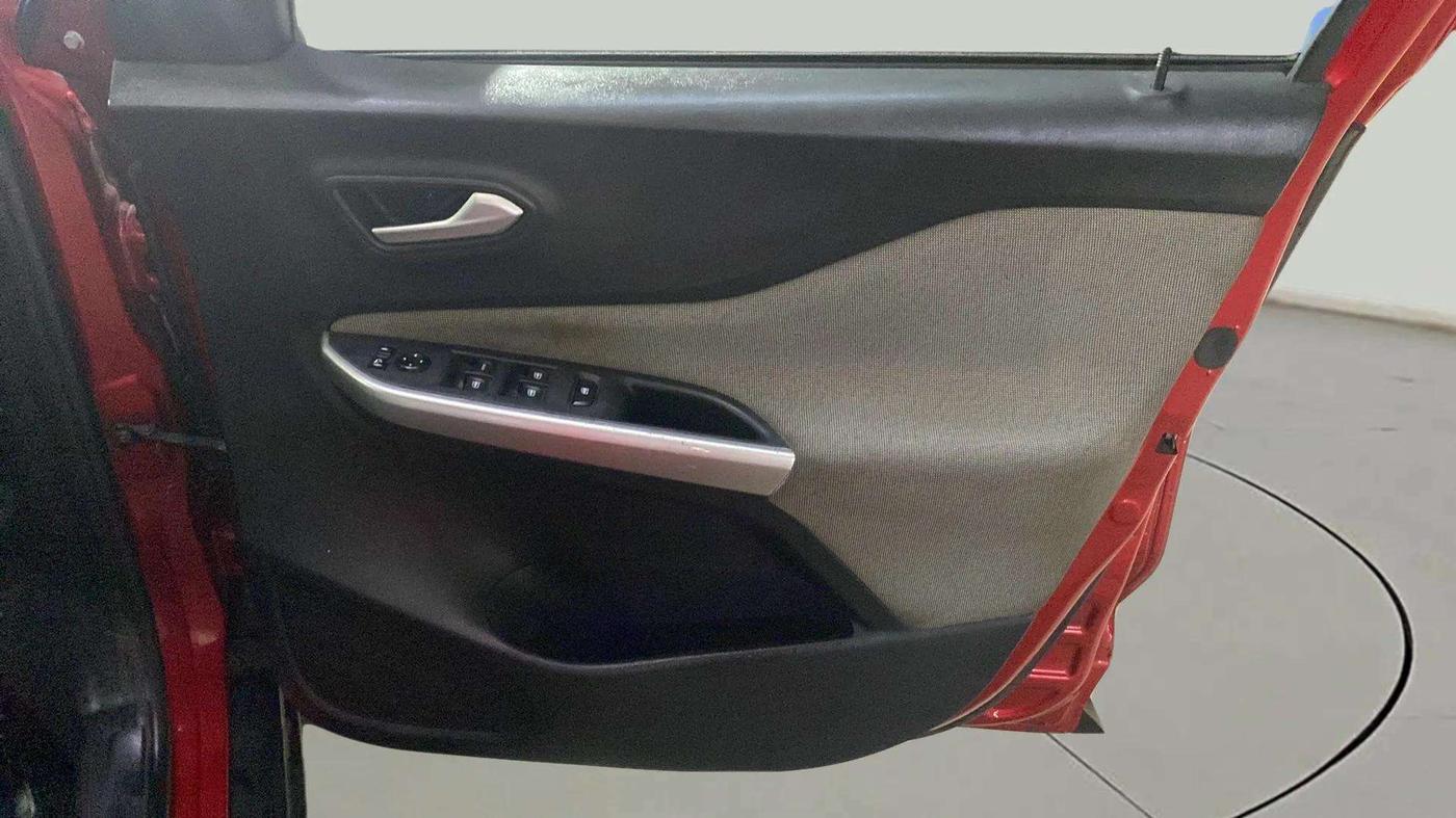2022 Nissan MAGNITE XL, Petrol, Manual, 26,510 km, Driver Side Door Panels Control