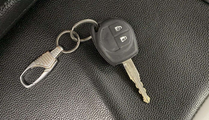 2021 Maruti Vitara Brezza LXI, Petrol, Manual, 32,823 km, Key Close Up