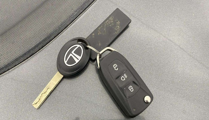 2021 Tata Tiago XT (O) PETROL, Petrol, Manual, 15,304 km, Key Close Up