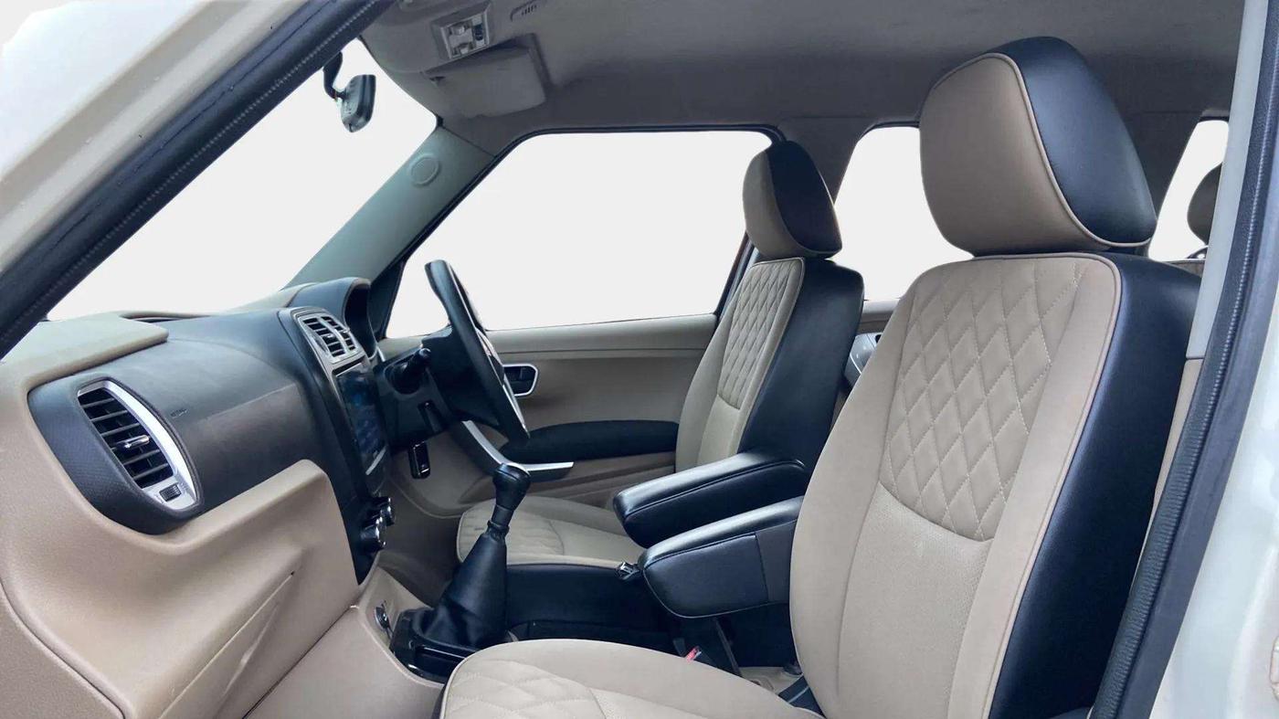 2019 Mahindra TUV 300 PLUS P8, Diesel, Manual, 66,728 km, Right Side Front Door Cabin