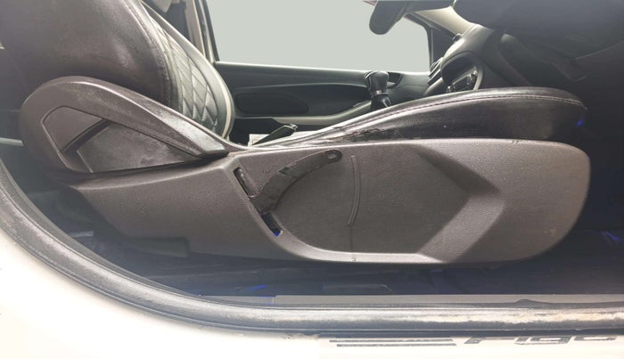 2015 Ford Figo TITANIUM 1.4 DIESEL, Diesel, Manual, 80,292 km, Driver Side Adjustment Panel