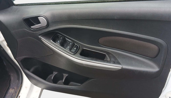 2015 Ford Figo TITANIUM 1.4 DIESEL, Diesel, Manual, 80,292 km, Driver Side Door Panels Control
