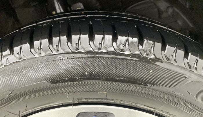 2024 Maruti Swift ZXI PLUS AMT, Petrol, Automatic, 20,699 km, Right Front Tyre Tread