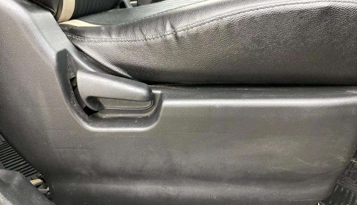 2018 Maruti Wagon R 1.0 VXI, Petrol, Manual, 32,002 km, Driver Side Adjustment Panel