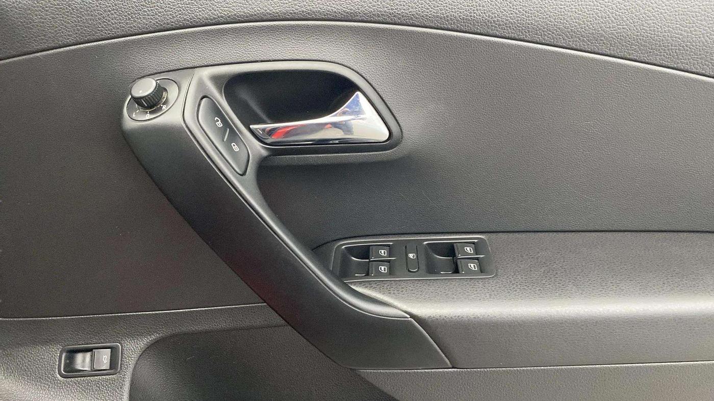 2019 Skoda Rapid STYLE 1.6 MPI, Petrol, Manual, 75,465 km, Driver Side Door Panels Control