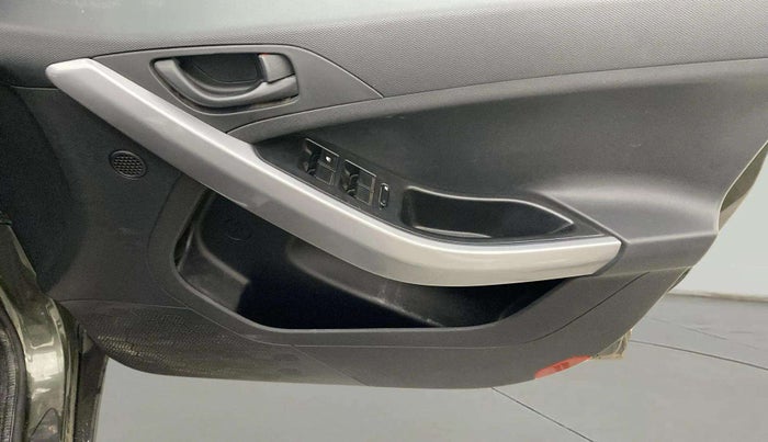 2022 Tata NEXON XM PLUS SUNROOF PETROL, Petrol, Manual, 35,893 km, Driver Side Door Panels Control