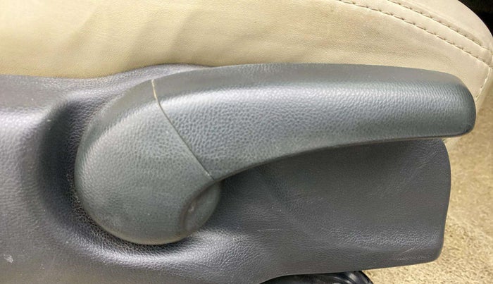 2016 Honda City 1.5L I-VTEC VX, Petrol, Manual, 1,34,808 km, Driver Side Adjustment Panel