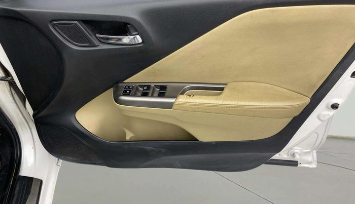 2016 Honda City 1.5L I-VTEC VX, Petrol, Manual, 1,34,808 km, Driver Side Door Panels Control