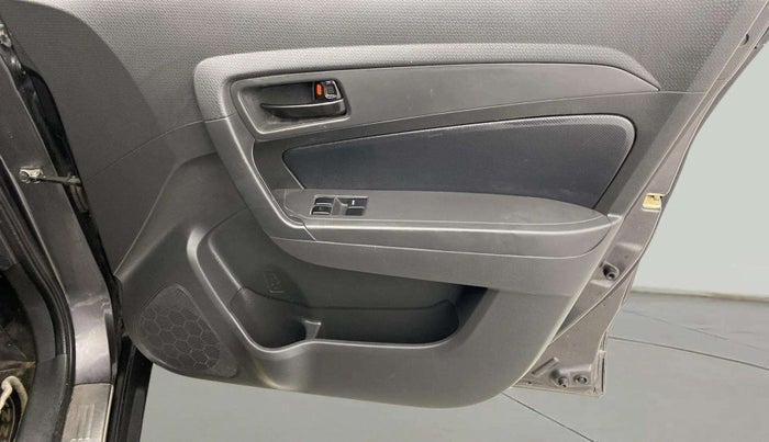 2017 Maruti Vitara Brezza LDI (O), Diesel, Manual, 99,569 km, Driver Side Door Panels Control