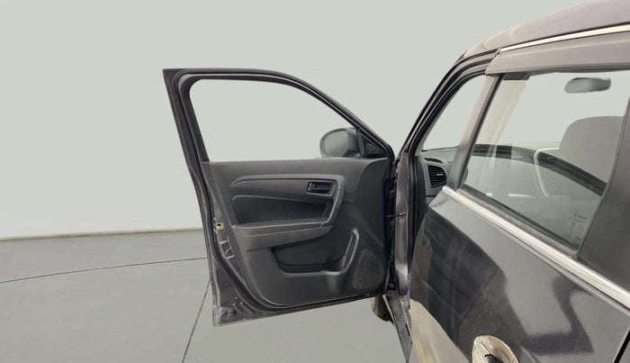 2017 Maruti Vitara Brezza LDI (O), Diesel, Manual, 99,569 km, LHS Front Door