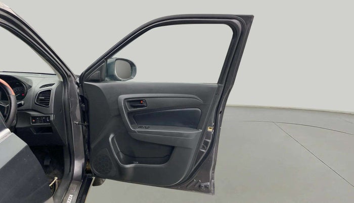 2017 Maruti Vitara Brezza LDI (O), Diesel, Manual, 99,569 km, RHS Front Door