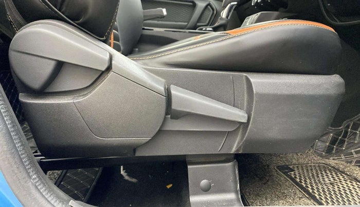 2022 Renault Kiger RXZ TURBO CVT, Petrol, Automatic, 30,529 km, Driver Side Adjustment Panel