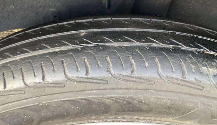 2021 Renault TRIBER RXT, Petrol, Manual, 47,283 km, Left Rear Tyre Tread