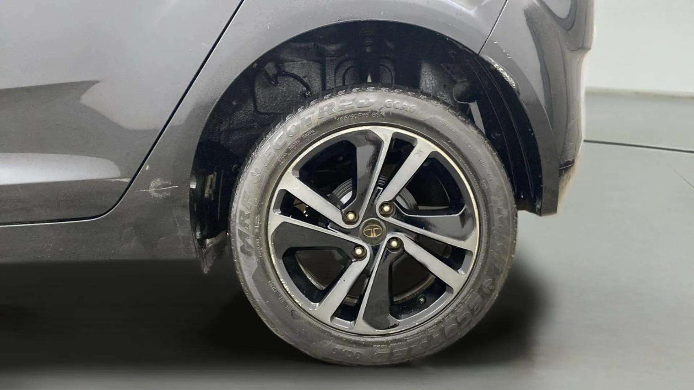 2023 Tata ALTROZ XZ PLUS DIESEL DARK EDITION, Diesel, Manual, 45,697 km, Left Rear Wheel