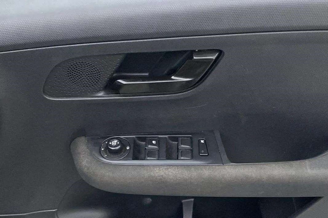 2023 Tata ALTROZ XZ PLUS DIESEL DARK EDITION, Diesel, Manual, 45,697 km, Driver Side Door Panels Control
