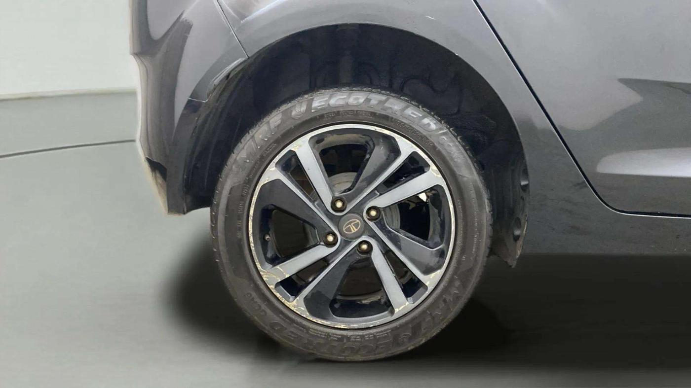 2023 Tata ALTROZ XZ PLUS DIESEL DARK EDITION, Diesel, Manual, 45,697 km, Right Rear Wheel