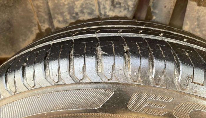 2019 Maruti Ertiga VXI SHVS, Petrol, Manual, 31,769 km, Left Rear Tyre Tread