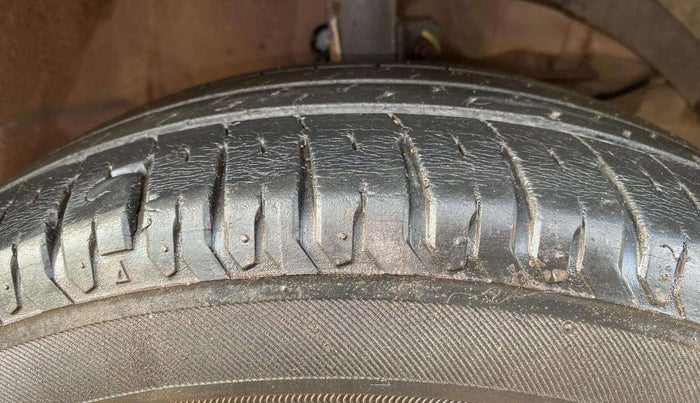 2019 Maruti Ertiga VXI SHVS, Petrol, Manual, 31,769 km, Right Front Tyre Tread