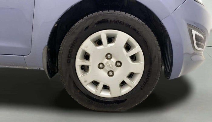 2013 Hyundai i20 MAGNA (O) 1.2, Petrol, Manual, 1,23,813 km, Right Front Wheel