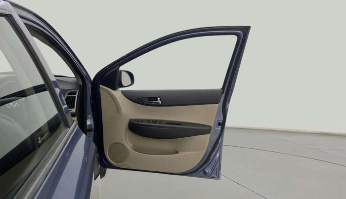 2013 Hyundai i20 MAGNA (O) 1.2, Petrol, Manual, 1,23,813 km, RHS Front Door